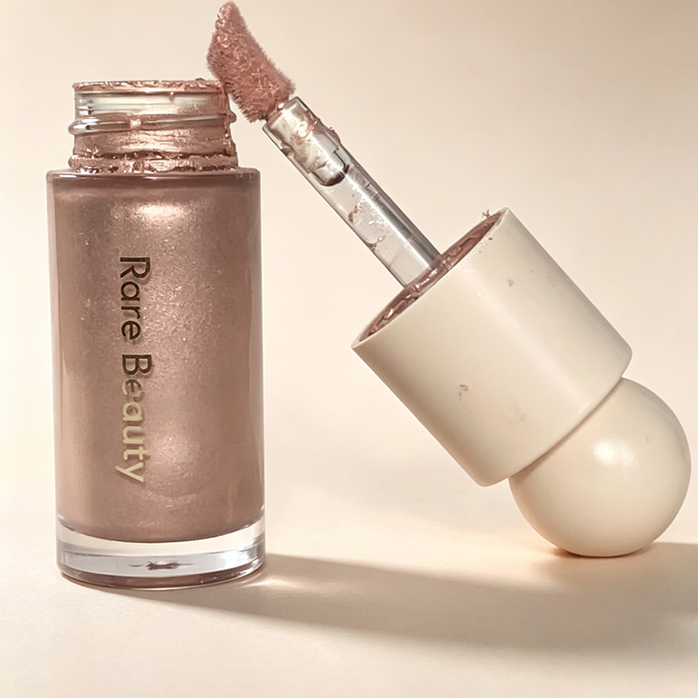 Rare Beauty Light Silky Highli - Rare Beauty Makeup Highlighter recension och pris
